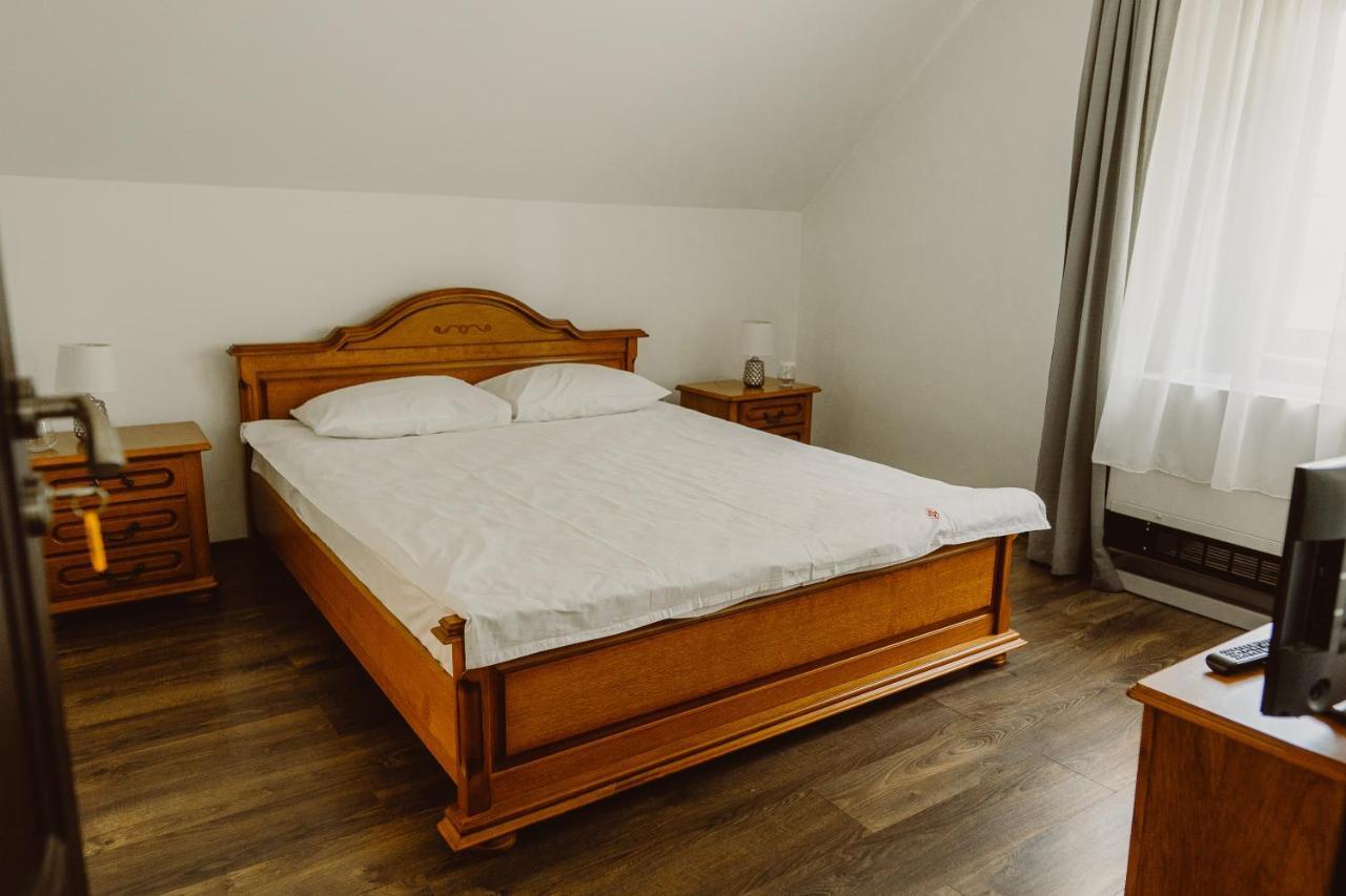 Vila Alsace Podu' Cu Lanturi Bacau Ngoại thất bức ảnh